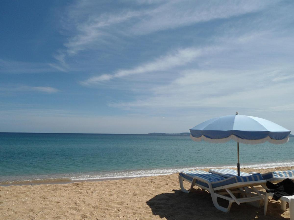 Вілла Pretty House With Sea View On The Hy Res Єр Номер фото